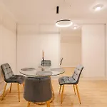 Chic Modern - Work-friendly & Comfortable Apartament