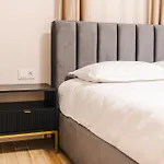 Chic Modern - Work-friendly & Comfortable