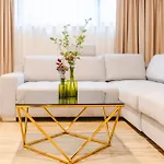 Chic Modern - Work-friendly & Comfortable Apartament