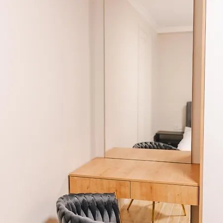 Apartment Chic Modern - Work-friendly & Comfortable *