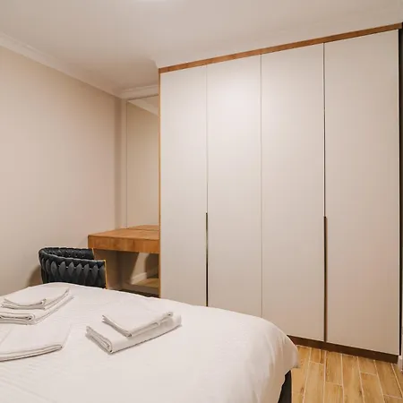 Chic Modern - Work-friendly & Comfortable Apartmán