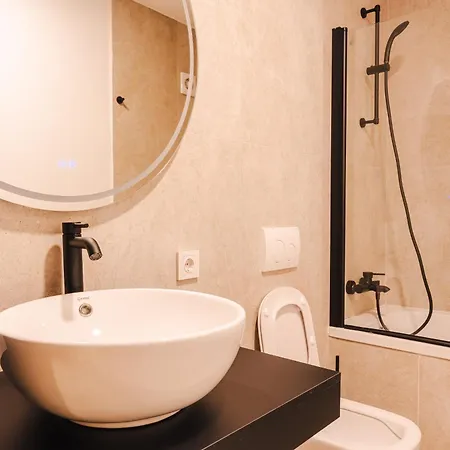 Chic Modern - Work-friendly & Comfortable Daire Kaloşvar
