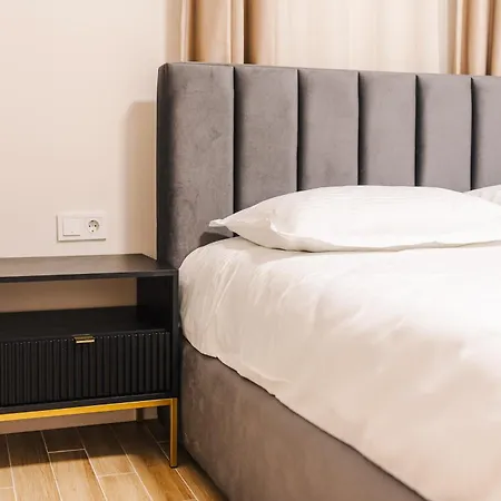 Chic Modern - Work-friendly & Comfortable