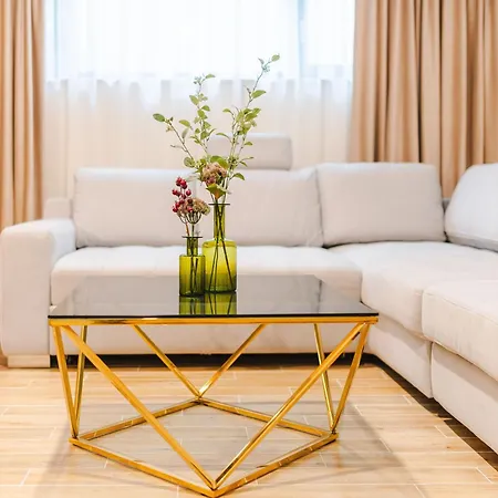 Chic Modern - Work-friendly & Comfortable Daire
