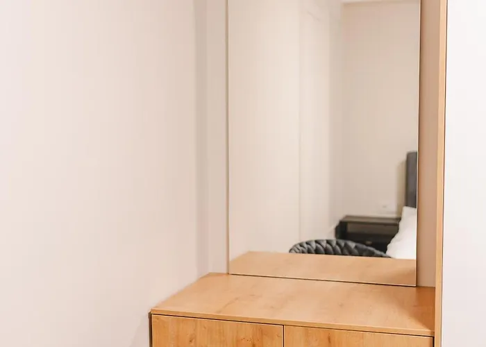 Apartment Chic Modern - Work-friendly & Comfortable *