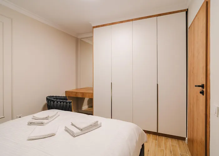 Chic Modern - Work-friendly & Comfortable Apartment