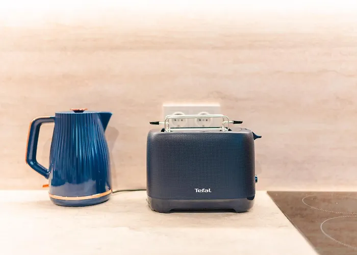 Chic Modern - Work-friendly & Comfortable Апартаменти