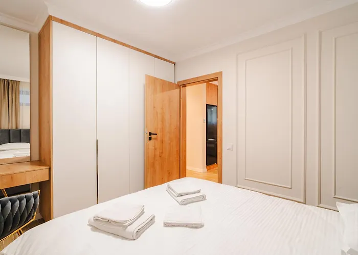 Chic Modern - Work-friendly & Comfortable *